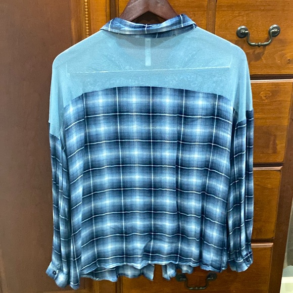 🎄JUST REDUCED🎄Monoreno Ladies Embroidered Button Down Long Sleeve Shirt - Picture 2 of 9